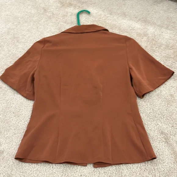 Women's Rust Short-Sleeve Button Front Blouse - Picture 3 of 3